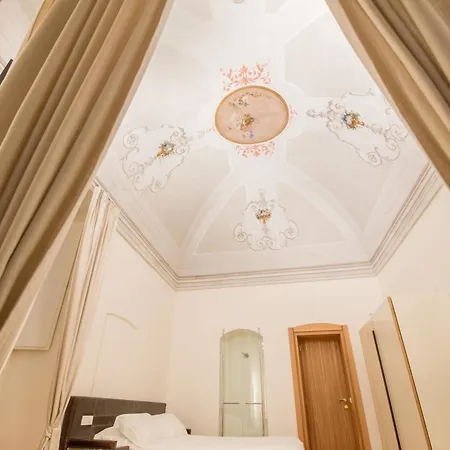 Dimora Intini Hotell 4*