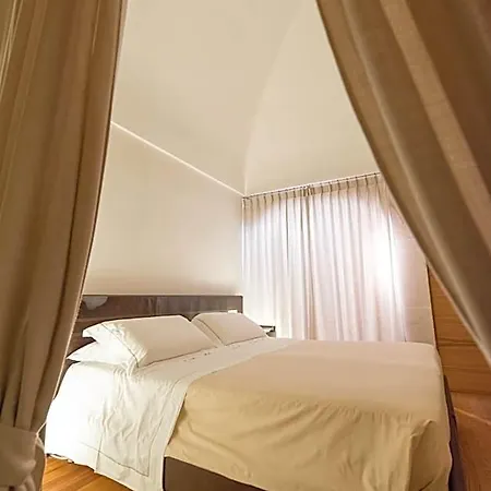 Dimora Intini Hotel 4*