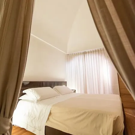 Dimora Intini Hotel 4*